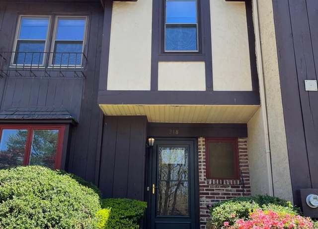 Property at 218 Keats Ct, Sicklerville, NJ 08081, 3 beds, 2.5 baths