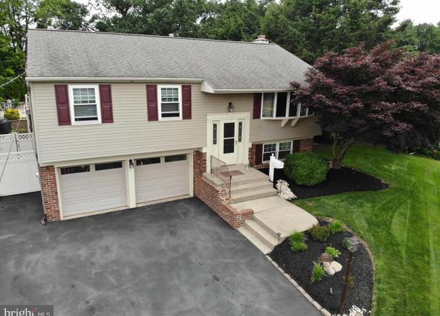 Property at 950 Decker Ln, Warminster, PA 18974, 5 beds, 2.5 baths