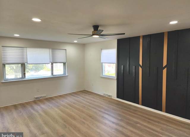 Property at 908 Pusey St, Chester, PA 19013, 3 beds, 1.5 baths