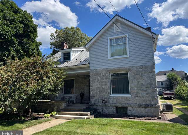 Property at 1024 Wilson Ave, Chambersburg, PA 17201, 4 beds, 2 baths