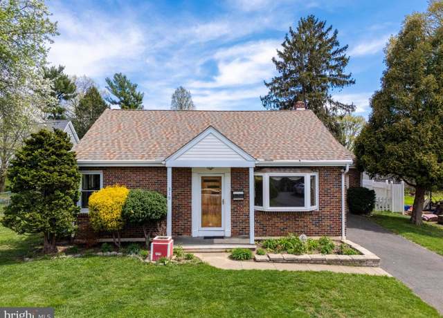 Property at 319 Hawthorne Dr, Lancaster, PA 17603, 4 beds, 2 baths