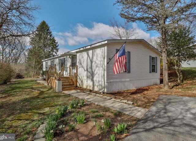 Property at 36 Hickory Hills Dr, Bath, PA 18014, 3 beds, 2 baths