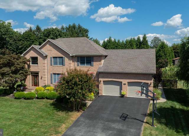 Property at 2611 Oberlin Dr, York, PA 17404, 4 beds, 3 baths