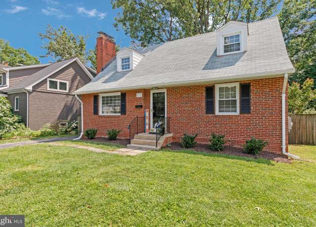Property at 4752 6th St S, Arlington, VA 22204, 4 beds, 2 baths