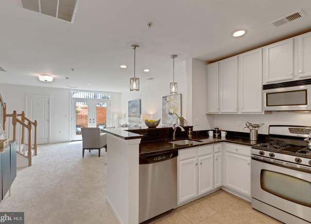 Property at 2665 Prosperity Ave #6, Fairfax, VA 22031, 2 beds, 1.5 baths
