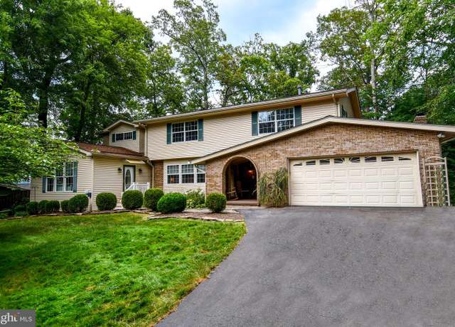 Property at 3203 Riverview Dr, Triangle, VA 22172, 4 beds, 4 baths