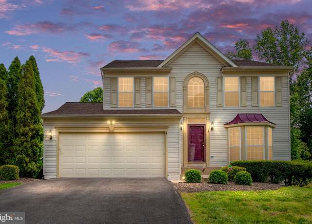 Property at 18 Emerald Dr, Fredericksburg, VA 22406, 4 beds, 2.5 baths