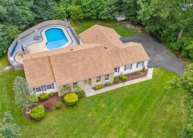 Property at 3 Carroll Ct, Jackson, NJ 08527, 3 beds, 2.5 baths