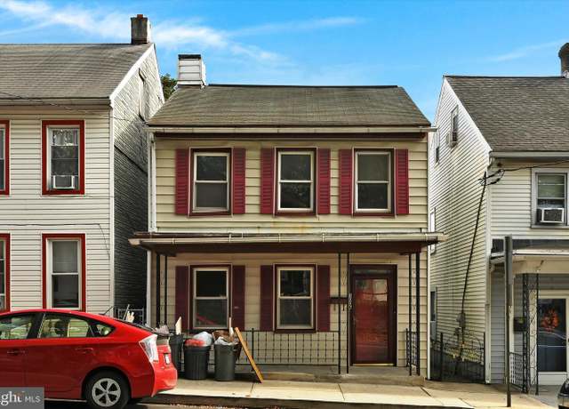 Property at 1006 Walnut St, Lebanon, PA 17042, 3 beds, 1 bath