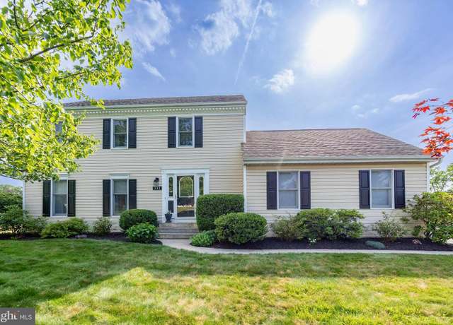Property at 909 Hickory Grove Dr, Royersford, PA 19468, 3 beds, 2.5 baths