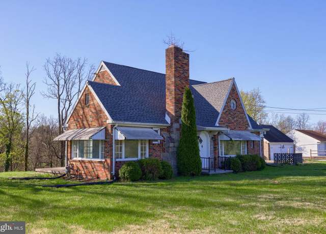 Property at 10 E Canal Rd, York, PA 17404, 3 beds, 2 baths