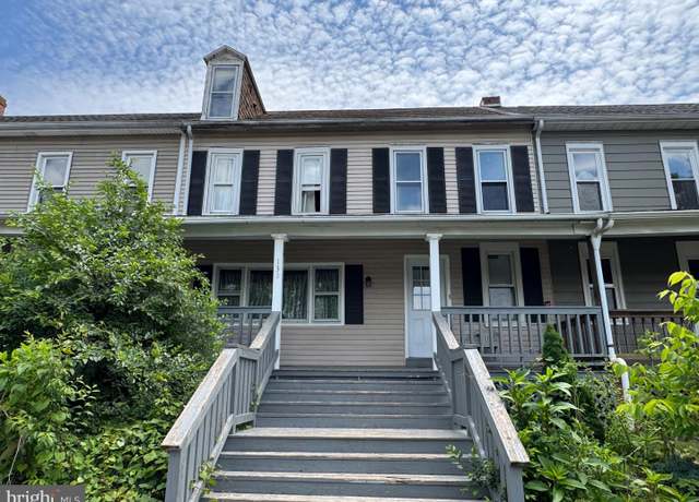 Property at 131 S 2nd St, Mount Wolf, PA 17347, 3 beds, 1 bath