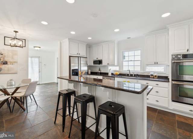 Property at 6428 Langston Blvd, Arlington, VA 22205, 8 beds, 5.5 baths