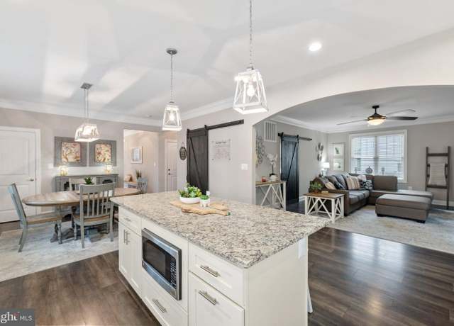 Property at 165 Green St, Warrenton, VA 20186, 3 beds, 3.5 baths