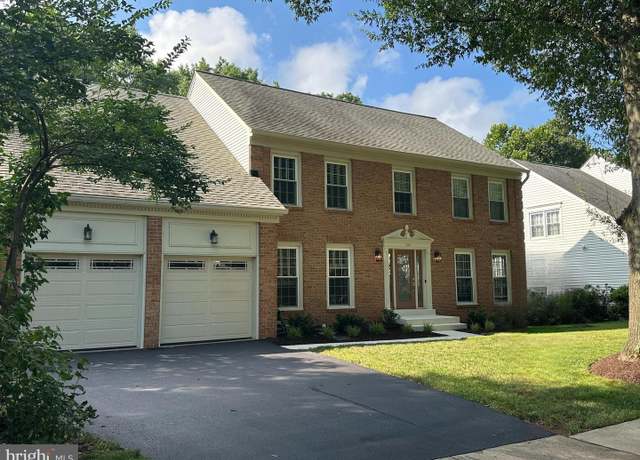 Property at 13907 Valley Country Dr, Chantilly, VA 20151, 4 beds, 3.5 baths
