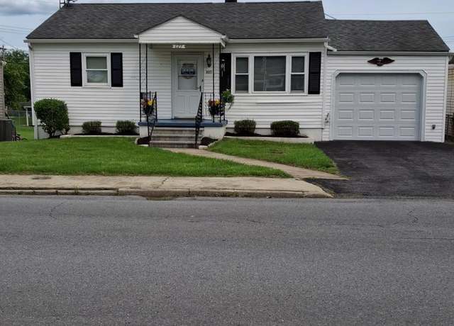 Property at 627 State Cir, Martinsburg, WV 25401, 2 beds, 2 baths