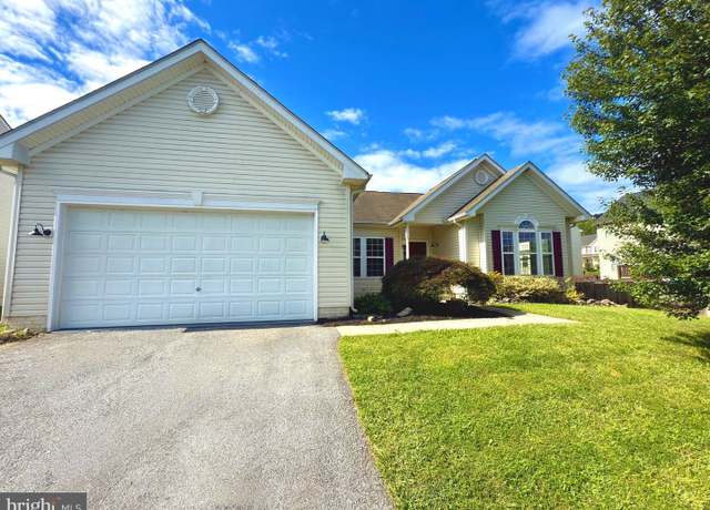 Property at 34 Kreglow Ct, Hedgesville, WV 25427, 3 beds, 2.5 baths
