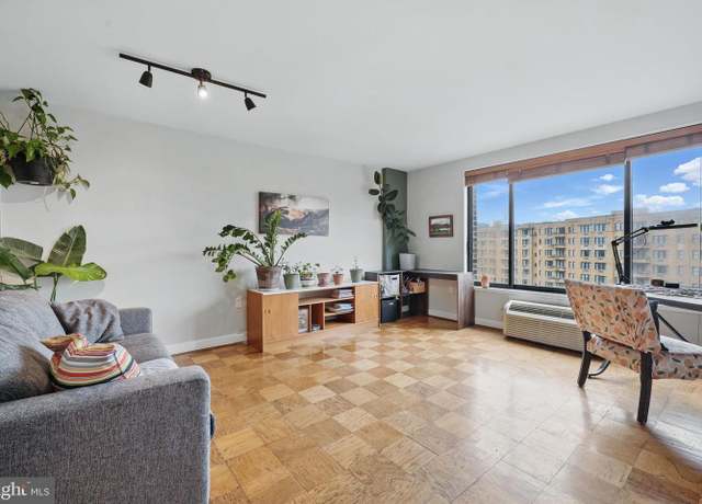 Property at 2501 Calvert St NW #811, Washington, DC 20008, 1 bed, 1 bath