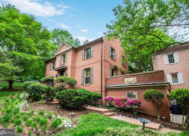 Property at 1802 24th St S, Arlington, VA 22202, 3 beds, 3.5 baths