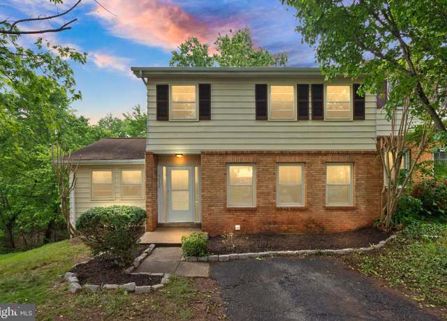 Property at 513 Tavenner Ct, Sterling, VA 20164, 5 beds, 3.5 baths