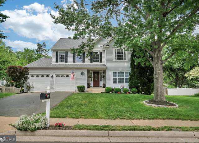 Property at 208 Oakcrest Manor Dr NE, Leesburg, VA 20176, 3 beds, 3.5 baths