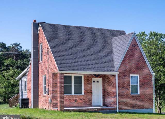 Property at 2450 Happy Creek Rd, Front Royal, VA 22630, 3 beds, 2 baths