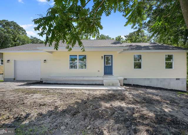 Property at 613 W 8th St, Laurel, DE 19956, 3 beds, 2 baths