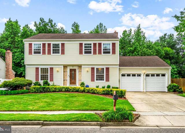 Property at 19 Luray Ln, Marlton, NJ 08053, 5 beds, 2.5 baths