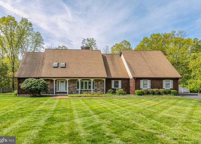 Property at 12 Bayberry Rd, Princeton, NJ 08540, 4 beds, 3.5 baths