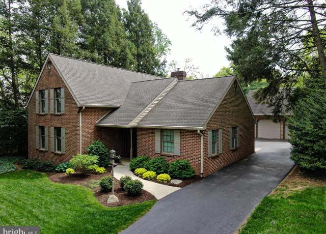 Property at 1120 W Main St, Ephrata, PA 17522, 3 beds, 2.5 baths
