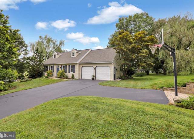Property at 275 Persimmon Ln, Elizabethtown, PA 17022, 4 beds, 2 baths