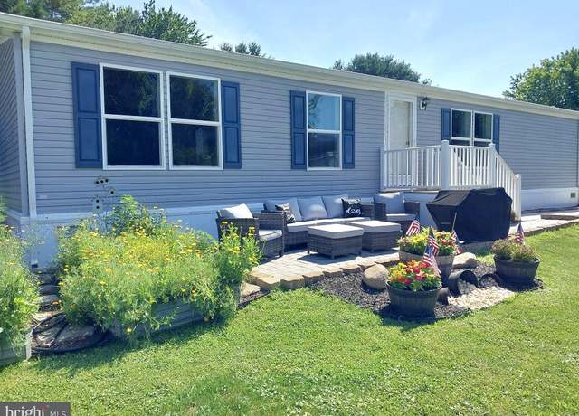 Property at 8932 Breinig Run Cir, Breinigsville, PA 18031, 4 beds, 2 baths