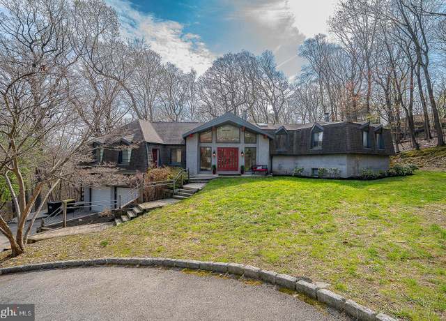 Property at 421 Woodland Cir, Wayne, PA 19087, 3 beds, 3 baths