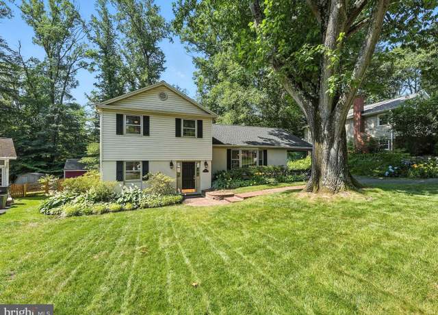 Property at 8201 Briar Creek Dr, Annandale, VA 22003, 5 beds, 2.5 baths