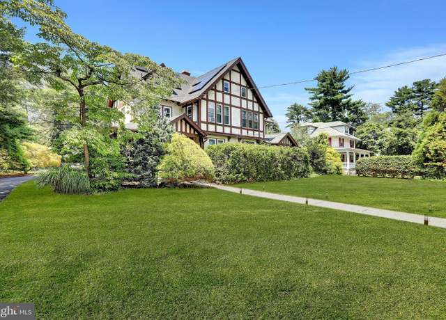 Property at 51 N Evergreen Ave, Woodbury, NJ 08096, 5 beds, 2 baths