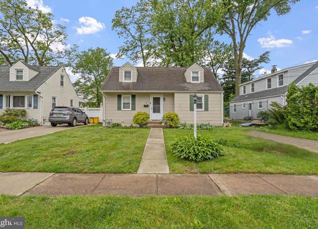 Property at 33 Pennwood Dr, Ewing, NJ 08638, 4 beds, 1.5 baths