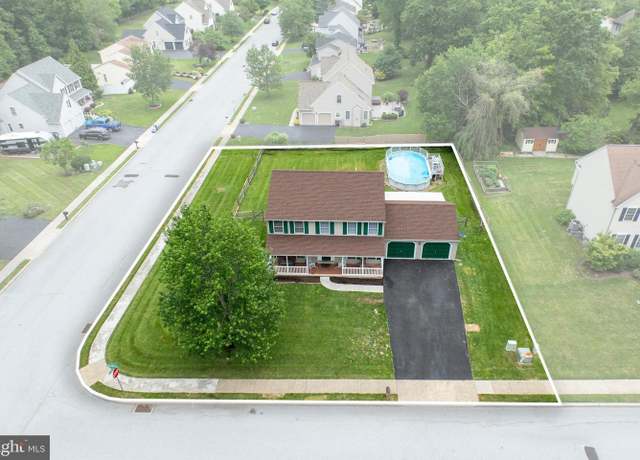 Property at 101 Berkshire Dr, Douglassville, PA 19518, 4 beds, 2.5 baths