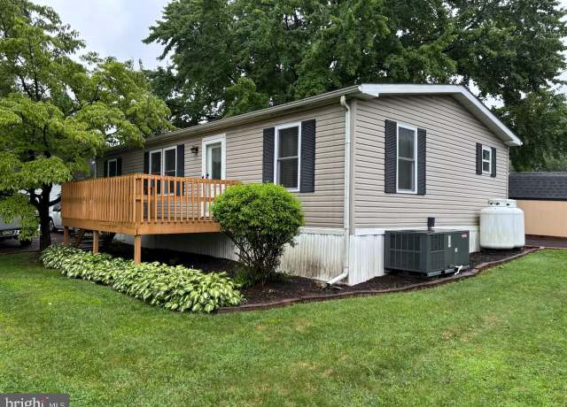 Property at 1 Tulip Dr, Honey Brook, PA 19344, 3 beds, 2 baths