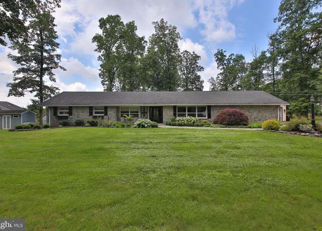Property at 360 Oak Dr, Souderton, PA 18964, 4 beds, 2.5 baths