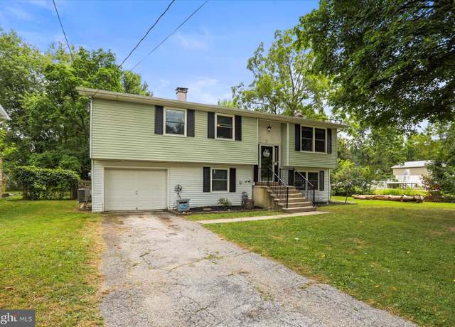 Property at 30 Sherman St, Hanover, PA 17331, 3 beds, 1.5 baths