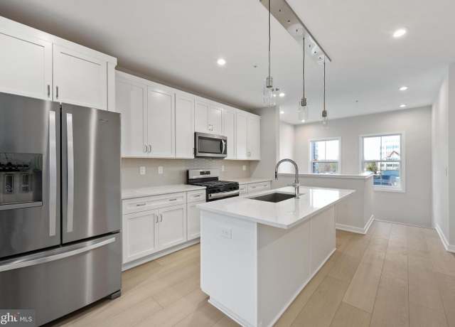 Property at 14427 Glen Manor Dr, Chantilly, VA 20151, 2 beds, 2 baths