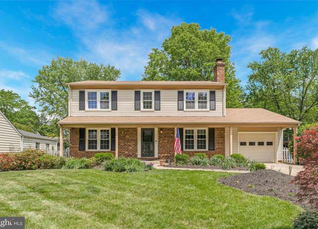 Property at 8916 Lake Braddock Dr, Burke, VA 22015, 4 beds, 3.5 baths