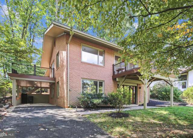 Property at 11221 S Shore Rd, Reston, VA 20190, 4 beds, 3 baths