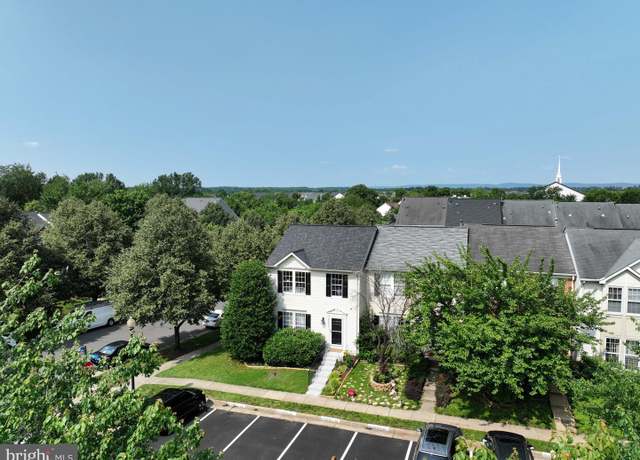 Property at 25449 Morse Dr, Chantilly, VA 20152, 3 beds, 3.5 baths