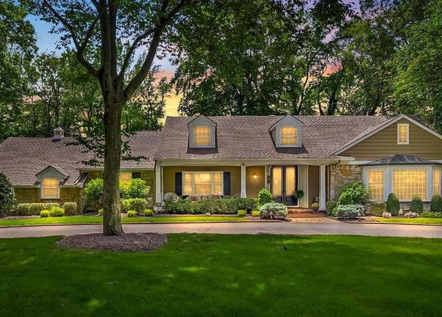 Property at 21 Robin Rd, Moorestown, NJ 08057, 6 beds, 4.5 baths