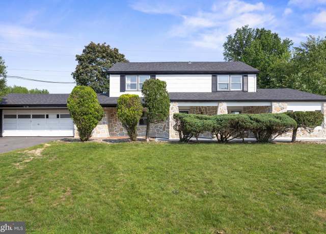 Property at 578 Charleston Rd, Willingboro, NJ 08046, 3 beds, 2.5 baths