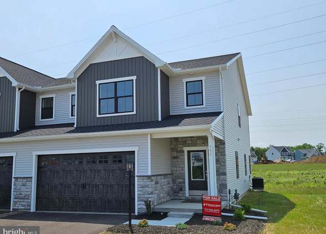 Property at 662 Brittany Dr, Mechanicsburg, PA 17055, 4 beds, 2.5 baths