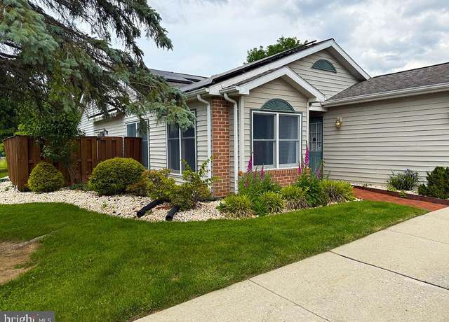 Property at 41 Abbey Ct, Carlisle, PA 17015, 2 beds, 2 baths