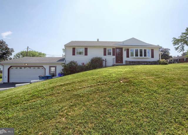 Property at 101 Walton Ave, Carlisle, PA 17013, 3 beds, 1.5 baths