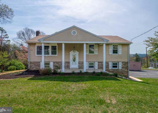 Property at 200 Scott Rd, York, PA 17403, 4 beds, 2 baths